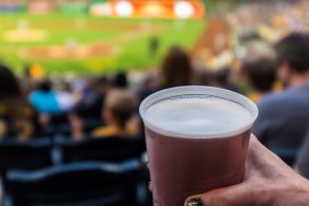 padres fan chugs beer