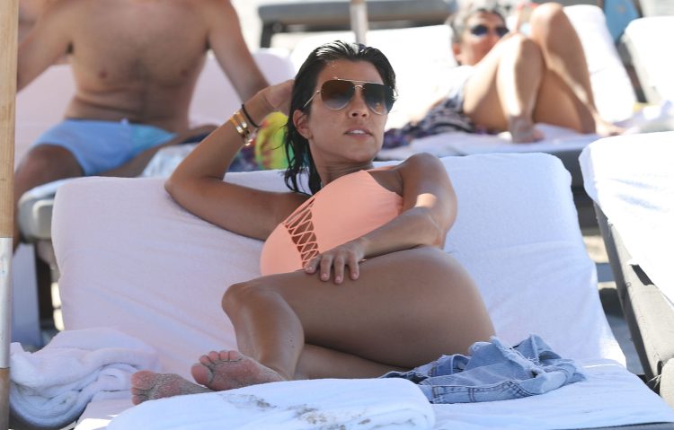 Kourtney Kardashian nude pics