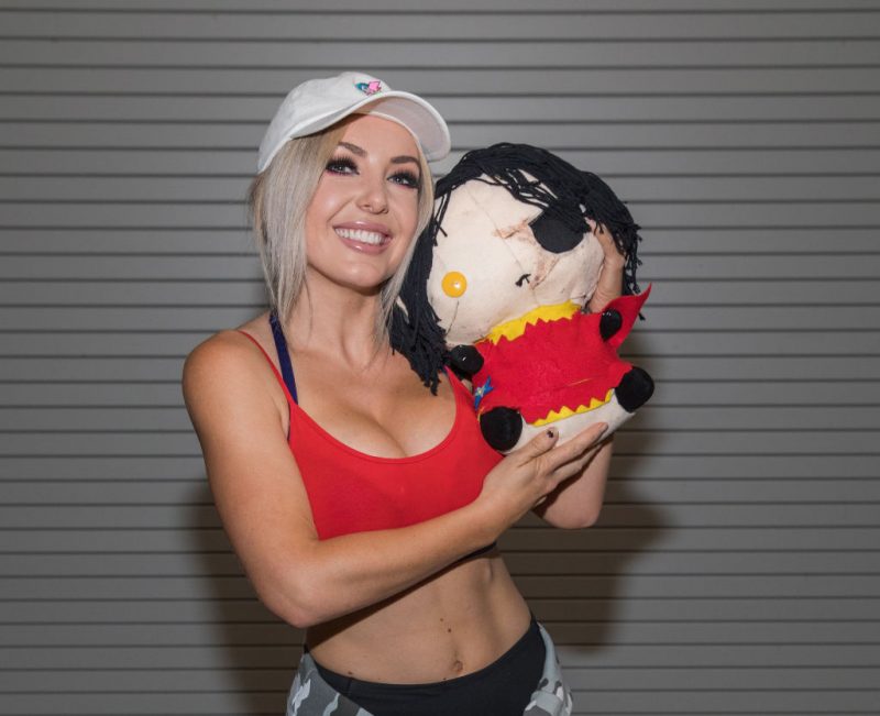 Jessica Nigri Cosplay Bowser