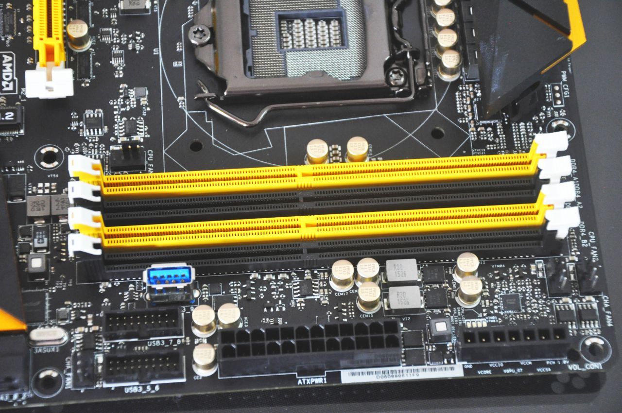 Dual channel RAM slots on mother board