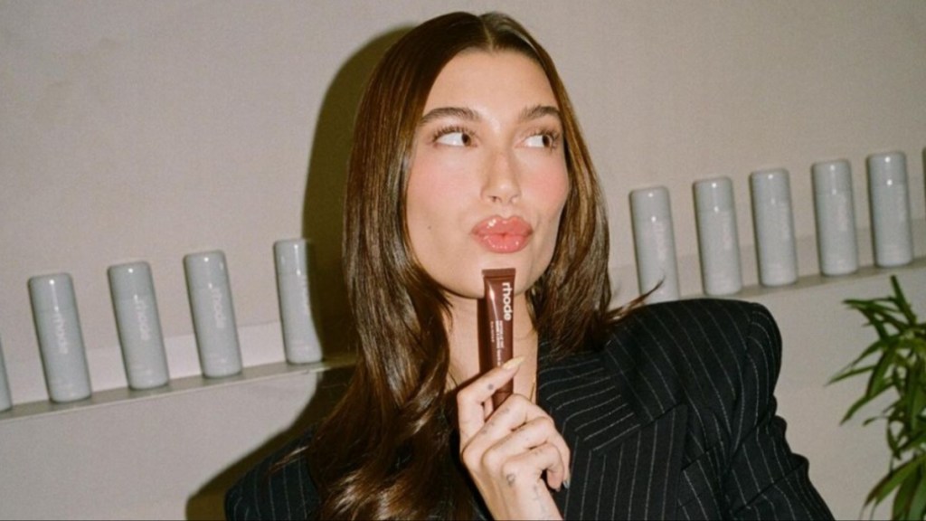 Hailey Bieber fall makeup tutorial Rhode pocket blush