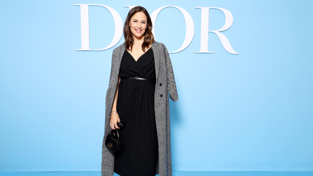 Jennifer Garner attends the Christian Dior Womenswear Spring-Summer 2025 show as part of Paris Fashion Week on September 24, 2024 in Paris, France.