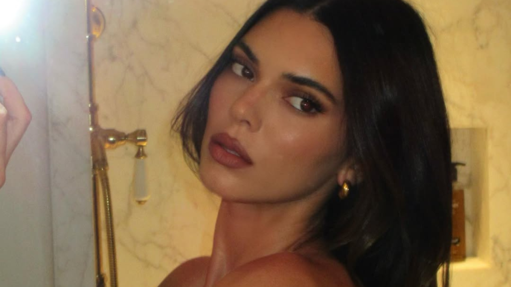 Kendall Jenner tops photos wears nothing Calzedonia Instagram