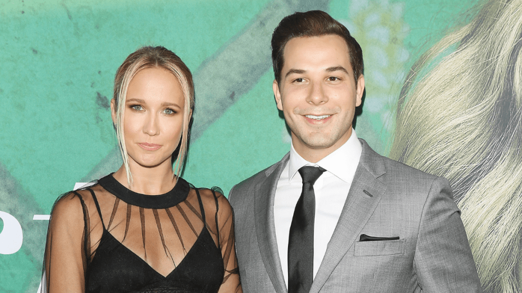 Anna Camp and Skylar Astin