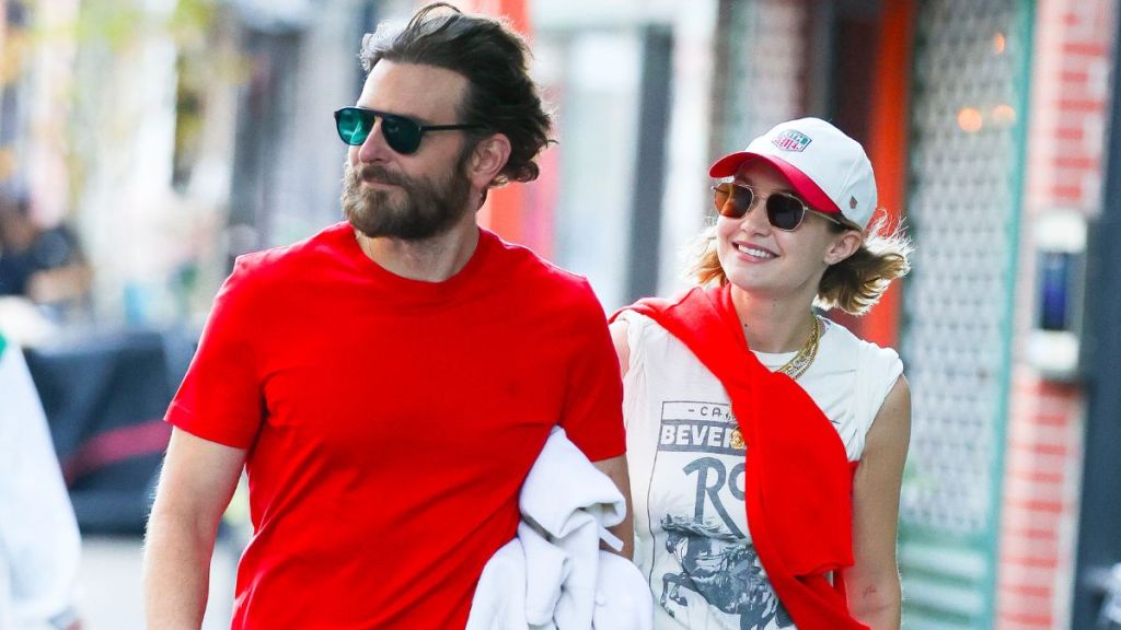 Gigi Hadid Bradley Cooper mom