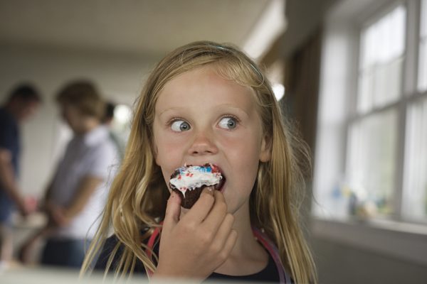 Mandatory Good News: FedEx Worker Surprises Quarantined Girl With Cupcake on Her Birthday