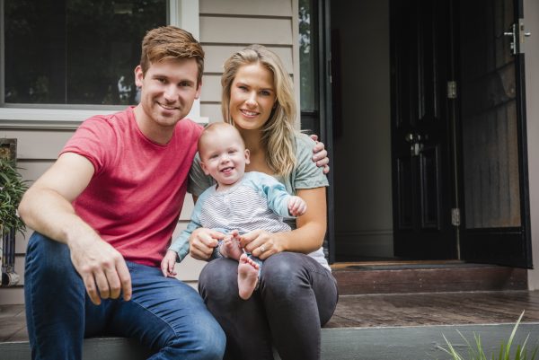 Families Get Free ‘Porchtraits’ From Professional Photographers During Pandemic, Say ‘Quarantine!’