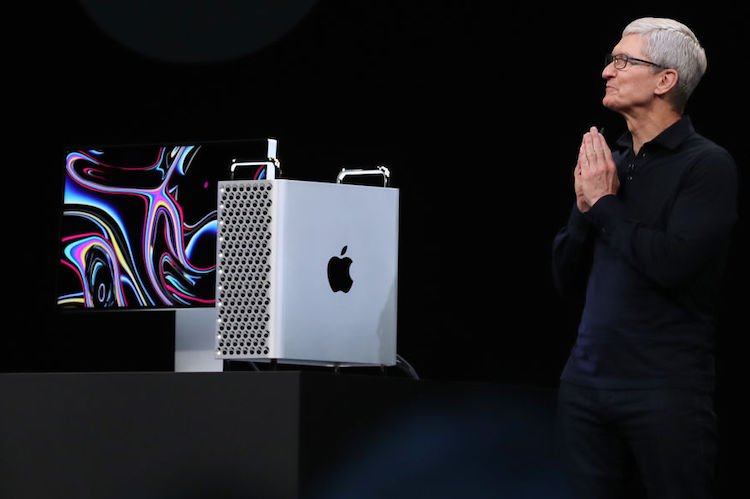 Expensive New Apple Stand Comes With Free Cup of Over-Sugared Lemonade